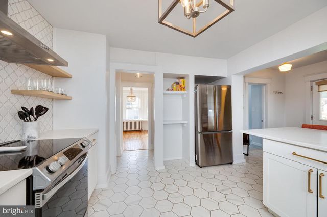 2021 NOBLE ST, Reading, PA 19609