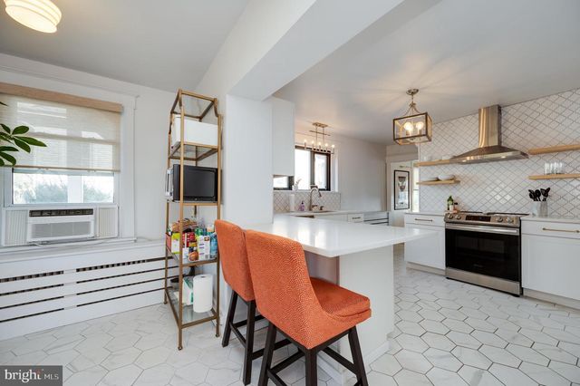 2021 NOBLE ST, Reading, PA 19609