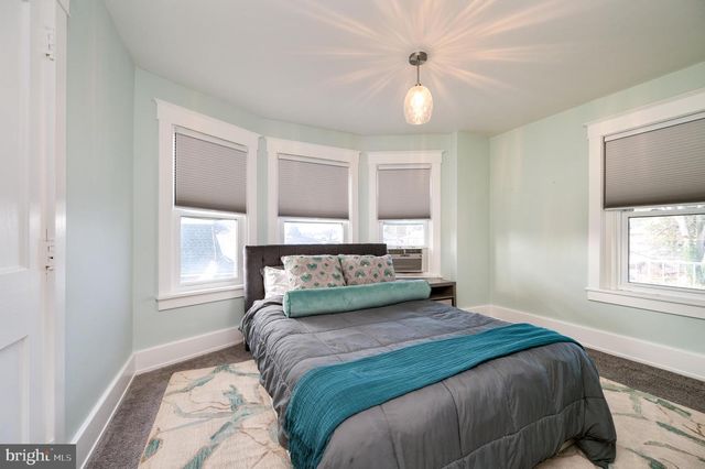 2021 NOBLE ST, Reading, PA 19609