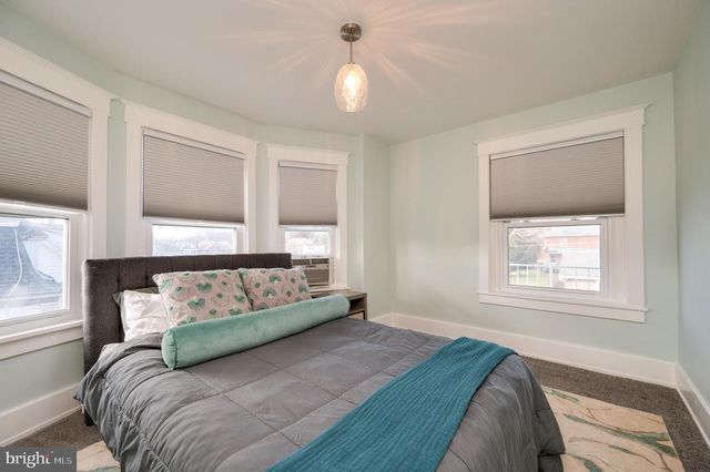 2021 NOBLE ST, Reading, PA 19609