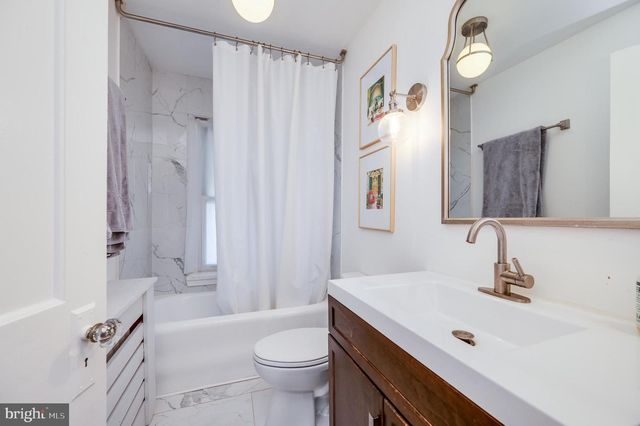 2021 NOBLE ST, Reading, PA 19609