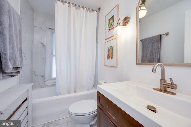 2021 NOBLE ST, Reading, PA 19609