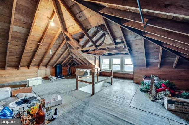 2021 NOBLE ST, Reading, PA 19609