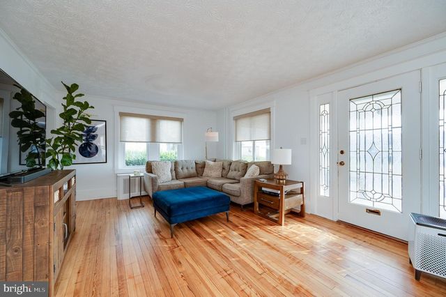 2021 NOBLE ST, Reading, PA 19609