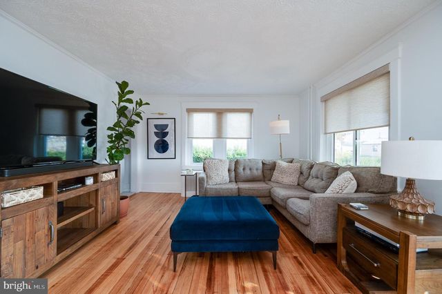 2021 NOBLE ST, Reading, PA 19609