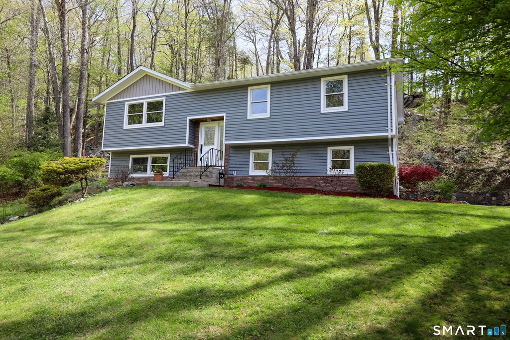 15 Wicks Manor Drive, Danbury, CT 06810