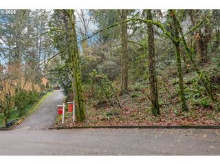 3032 Sw NOTTINGHAM Dr, Portland, OR 97201