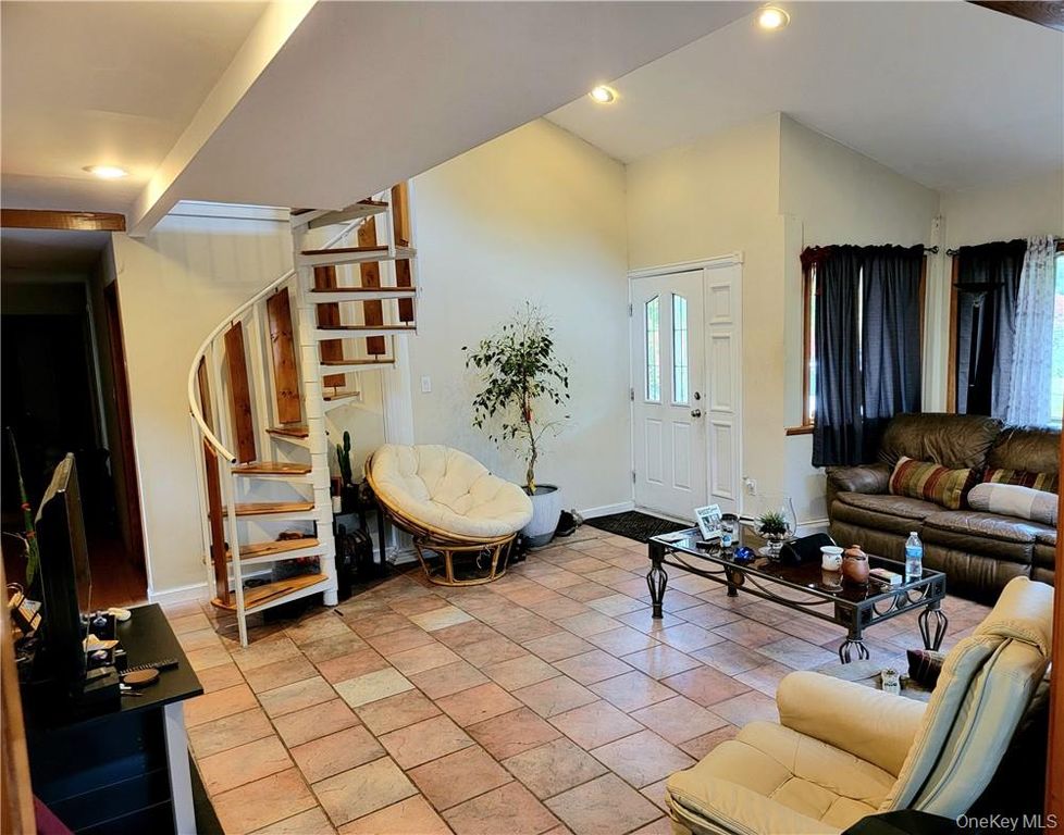 3255 Chelsey Street, Mohegan Lake, NY 10547 — photo 5