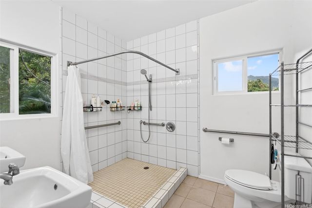 2802 Numana Road, Honolulu, HI 96819