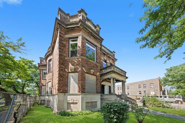 3301 W Douglas Boulevard, Chicago, IL 60623
