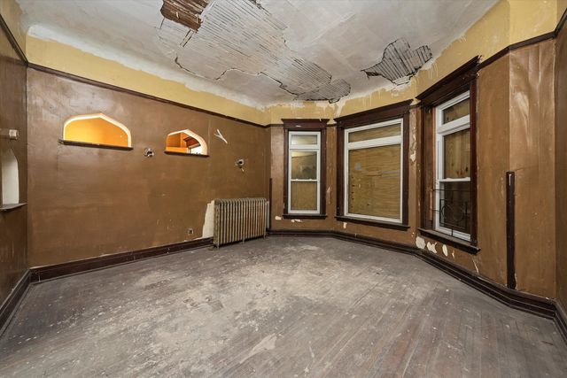 3301 W Douglas Boulevard, Chicago, IL 60623