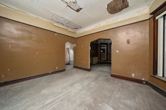3301 W Douglas Boulevard, Chicago, IL 60623
