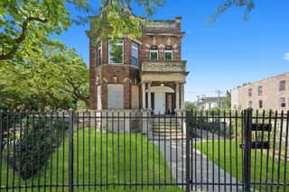 3301 W Douglas Boulevard, Chicago, IL 60623