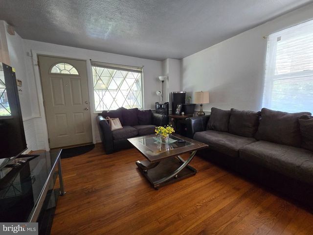 300 SPRINGTON RD, Upper Darby, PA 19082