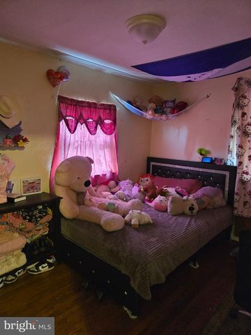 300 SPRINGTON RD, Upper Darby, PA 19082