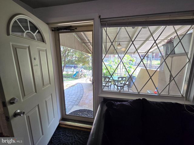 300 SPRINGTON RD, Upper Darby, PA 19082
