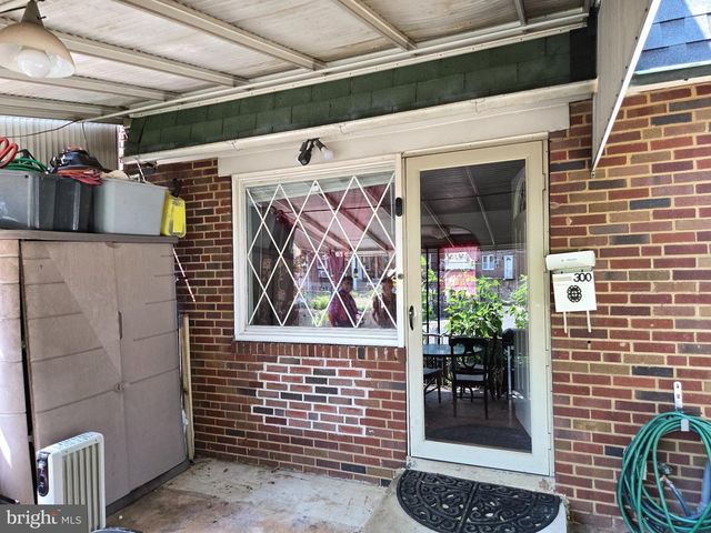 300 SPRINGTON RD, Upper Darby, PA 19082
