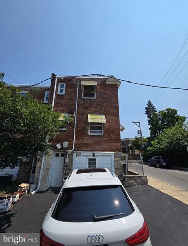 300 SPRINGTON RD, Upper Darby, PA 19082