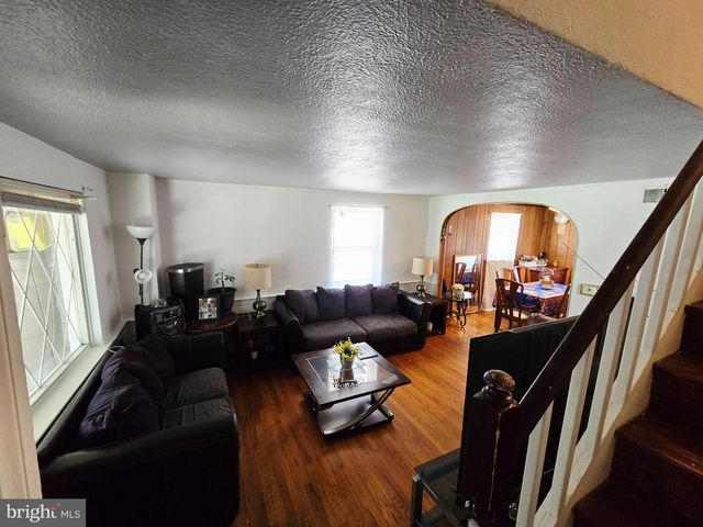 300 SPRINGTON RD, Upper Darby, PA 19082