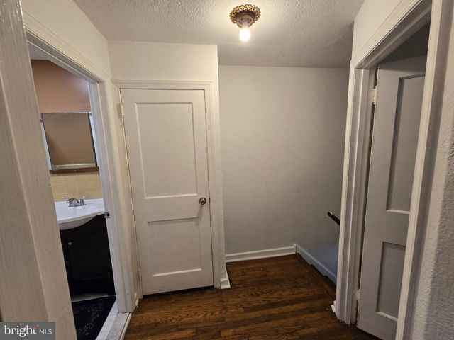 300 SPRINGTON RD, Upper Darby, PA 19082