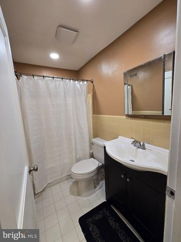 300 SPRINGTON RD, Upper Darby, PA 19082
