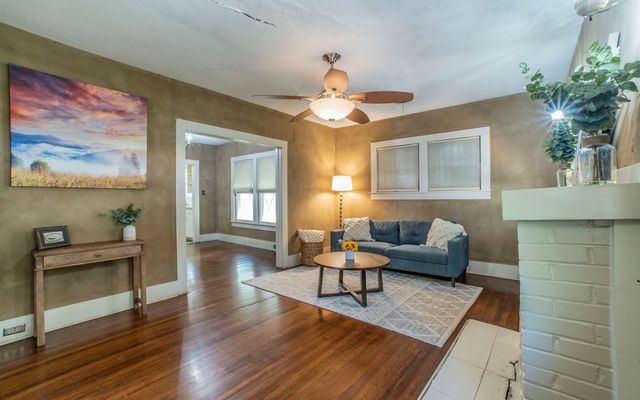 2340 Honeysuckle Avenue, Fort Worth, TX 76111