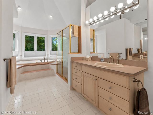 30065 Cheviot Hills Drive, Franklin, MI 48025