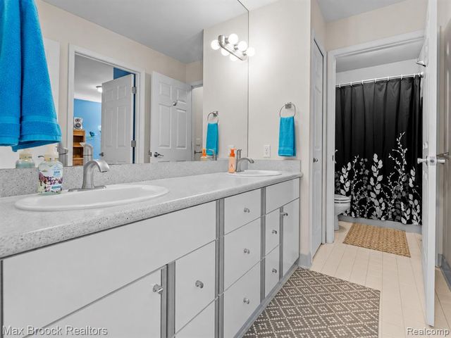 30065 Cheviot Hills Drive, Franklin, MI 48025