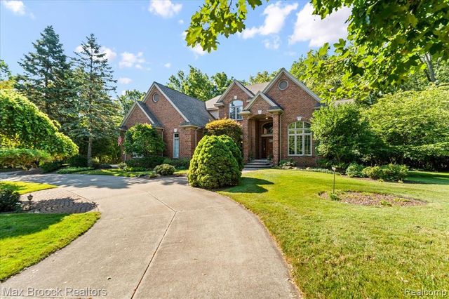 30065 Cheviot Hills Drive, Franklin, MI 48025