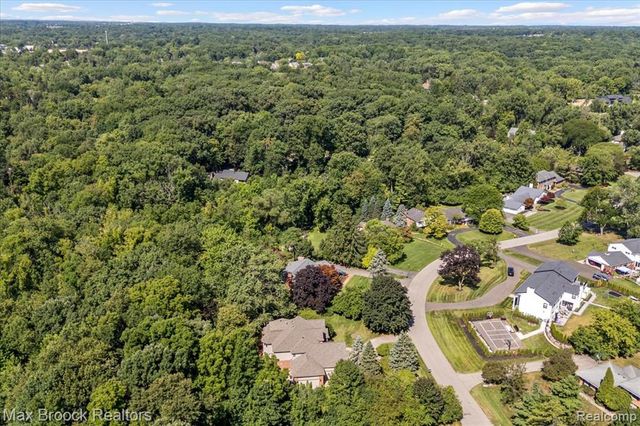 30065 Cheviot Hills Drive, Franklin, MI 48025
