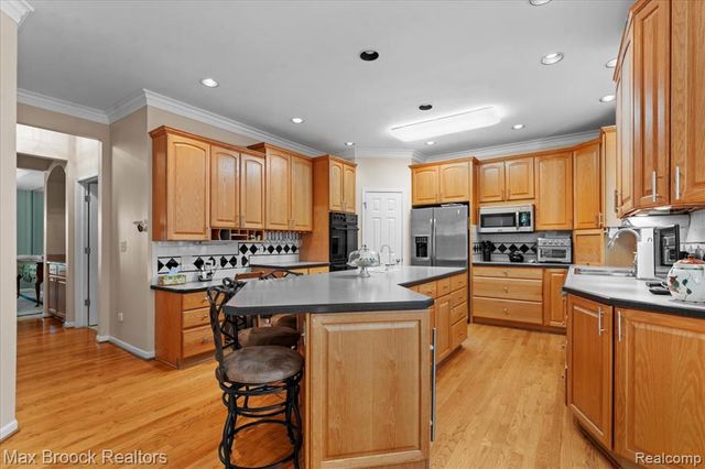 30065 Cheviot Hills Drive, Franklin, MI 48025