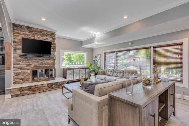 25 WOODSIDE LN, Cinnaminson, NJ 08077