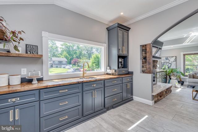 25 WOODSIDE LN, Cinnaminson, NJ 08077