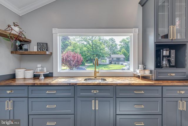 25 WOODSIDE LN, Cinnaminson, NJ 08077