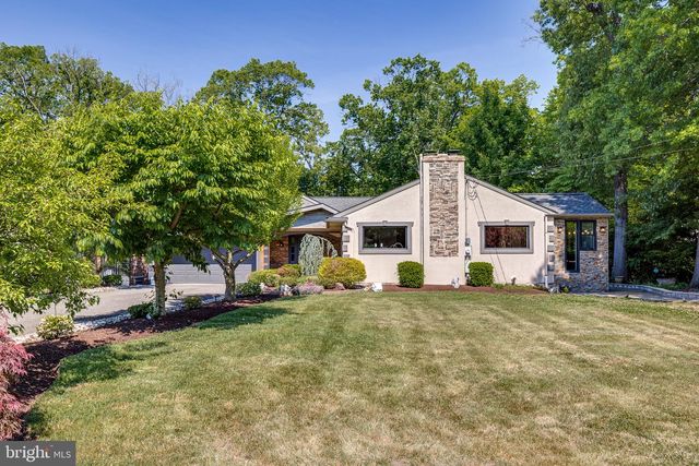 25 WOODSIDE LN, Cinnaminson, NJ 08077