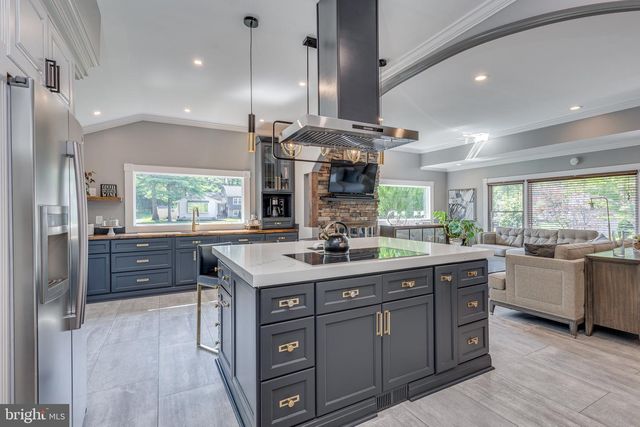 25 WOODSIDE LN, Cinnaminson, NJ 08077