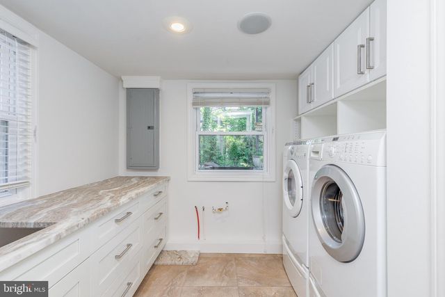 25 WOODSIDE LN, Cinnaminson, NJ 08077