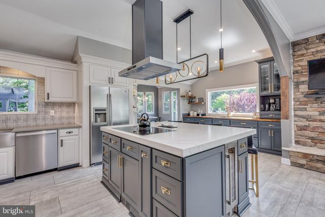 25 WOODSIDE LN, Cinnaminson, NJ 08077