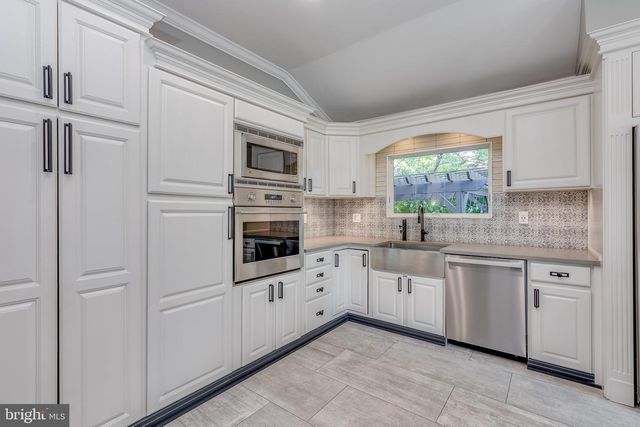 25 WOODSIDE LN, Cinnaminson, NJ 08077