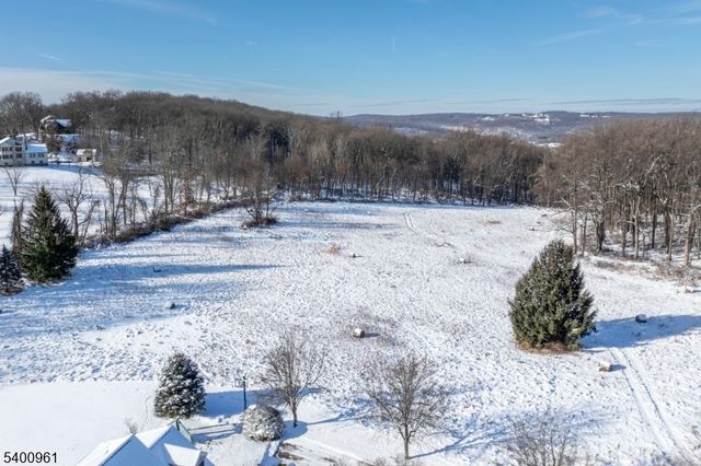 11 Logan Dr, Tewksbury Twp., NJ 07830