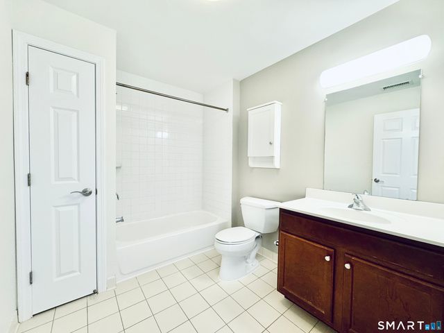 14 Fairgate Drive, Stamford, CT 06902