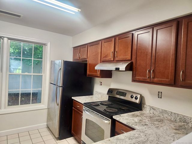 14 Fairgate Drive, Stamford, CT 06902
