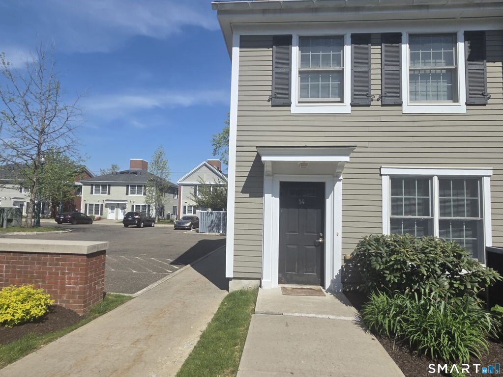 14 Fairgate Drive, Stamford, CT 06902