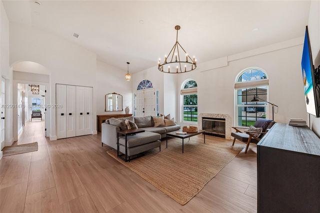 11431 NW 27th St, Plantation, FL 33323