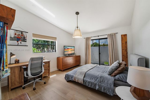 11431 NW 27th St, Plantation, FL 33323