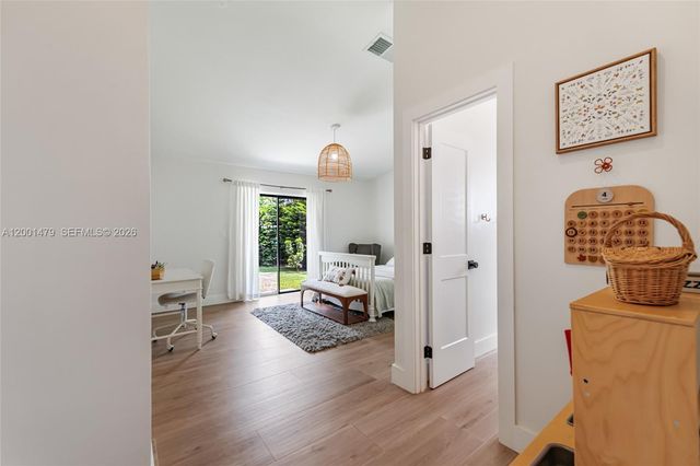 11431 NW 27th St, Plantation, FL 33323