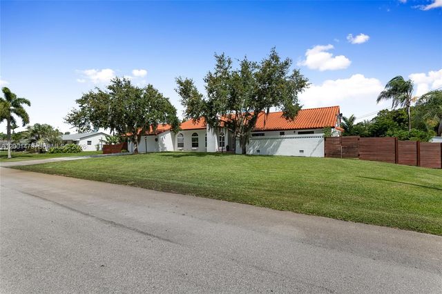 11431 NW 27th St, Plantation, FL 33323