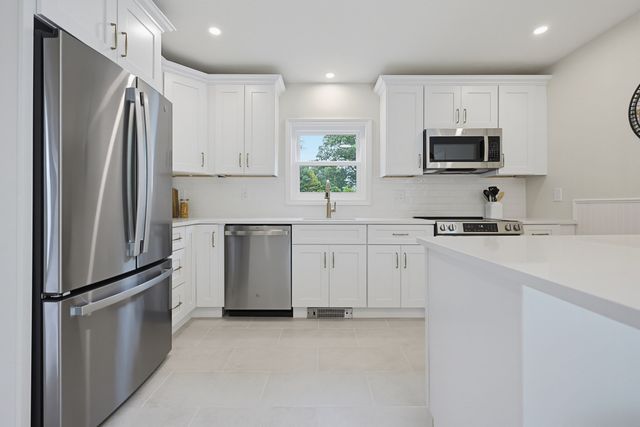 30 Barrett Ave, Worcester, MA 01605