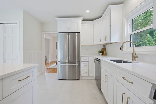 30 Barrett Ave, Worcester, MA 01605
