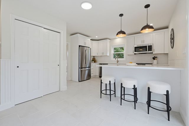 30 Barrett Ave, Worcester, MA 01605